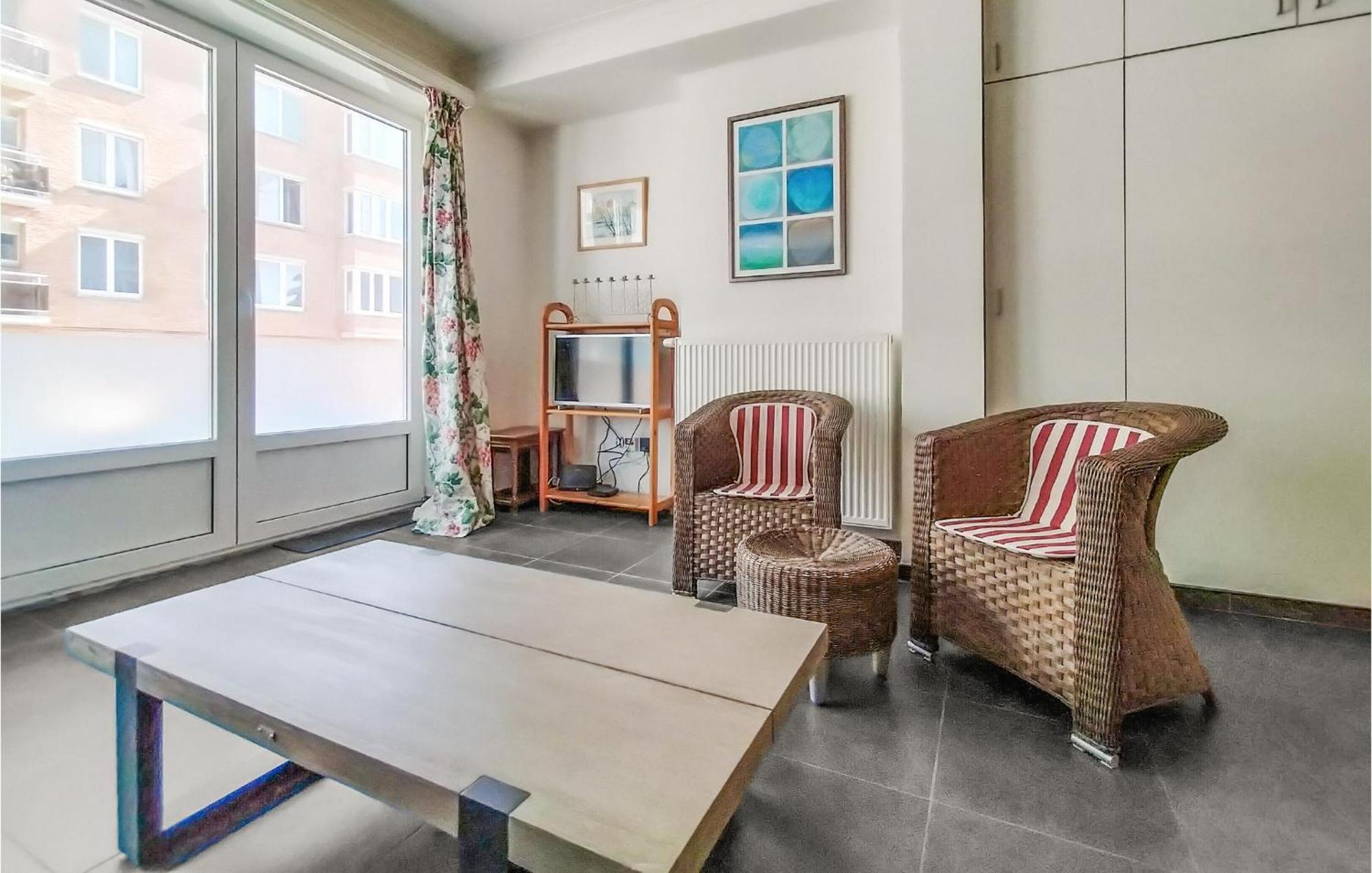 Appartement Awesome In With Kitchen Oostende